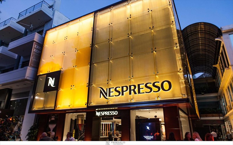 h-nespresso-boutique-tou-peiraia-giortazei-ta-prota-tis-genethlia