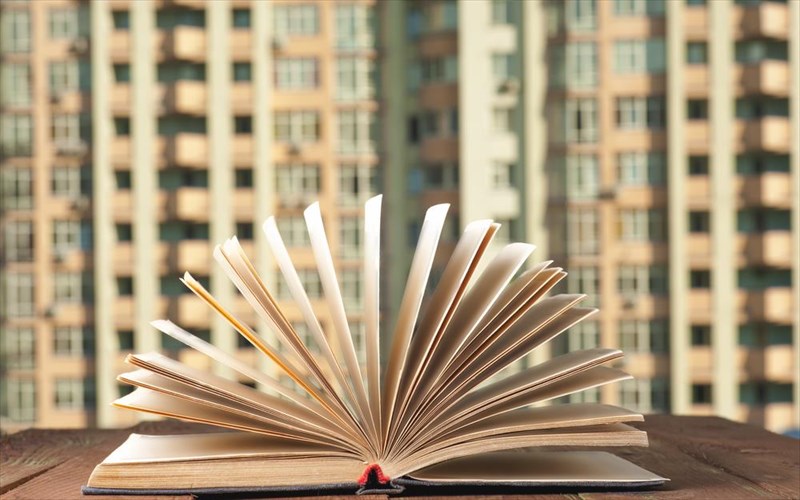 i-athina-tima-to-biblio-kai-ton-dekembrio