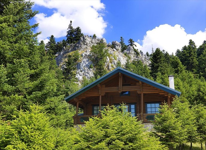 tessera-oreina-resort-gia-aksexastes-xeimerines-diakopes-stin-ellada