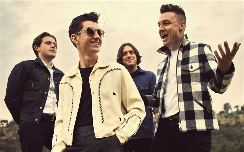 kukloforisan-neo-single-kai-mini-ntokimanter-apo-tous-arctic-monkeys