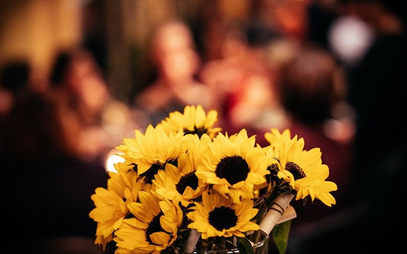 to-ilios-ekane-to-lampero-tou-opening