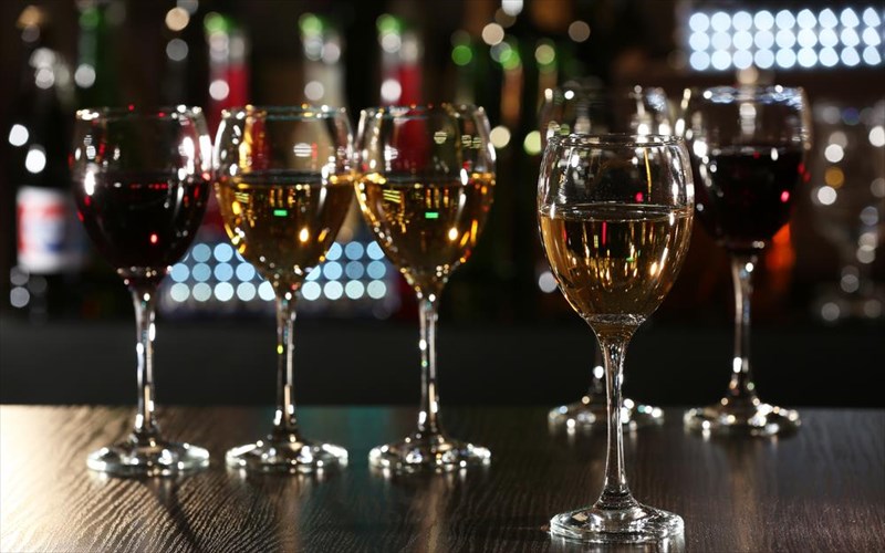 pou-na-pate-gia-krasi-stis-giortes