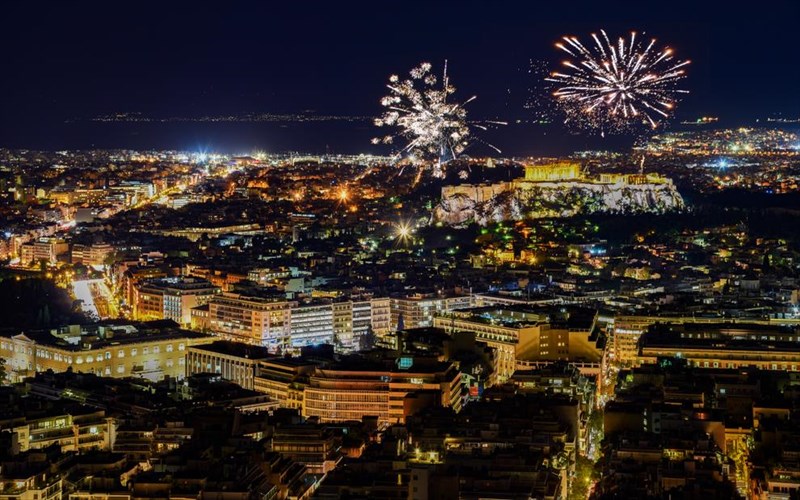 to-eortastiko-programma-tou-dimou-athinaion-se-36-imeres-kai-230-ekdiloseis