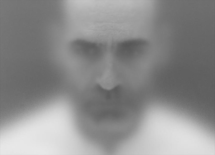 treis-aderfes-apo-ton-dimitri-ksanthopoulo-sti-stegi