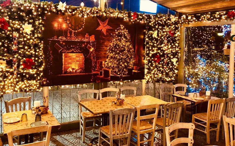 epistrepsame-sti-xristougenniatiki-auli-tou-zikou-gia-na-dokimasoume-ta-nea-piata