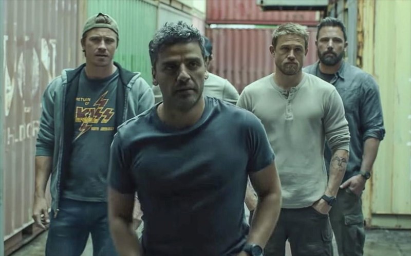 ben-affleck-kai-oscar-isaac-enonoun-tis-dunameis-tous-sto-triple-frontier