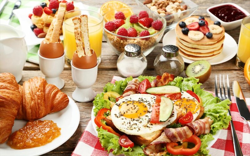 pame-gia-ugieino-brunch-me-tis-sumboules-tou-eidikou