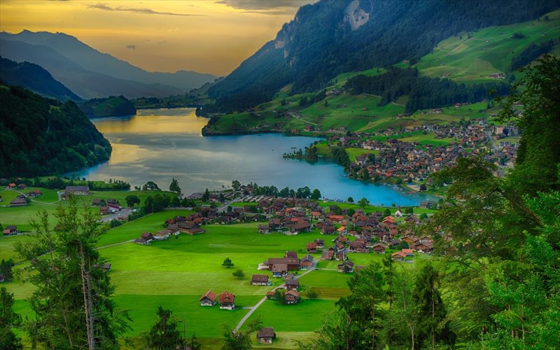 eksi-meri-me-tin-kaluteri-thea-ston-kosmo