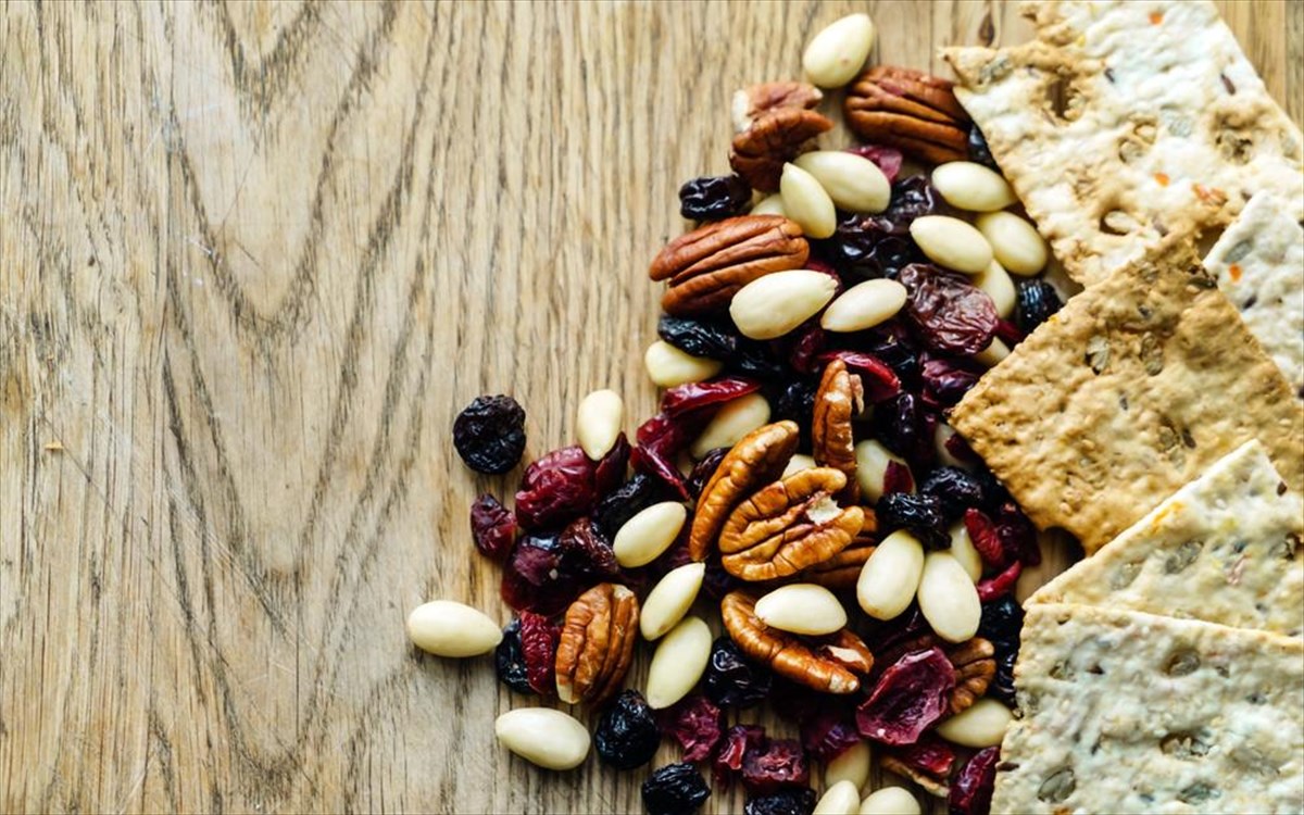 ksiroi-karpoi-kraker-apoksiramena-frouta