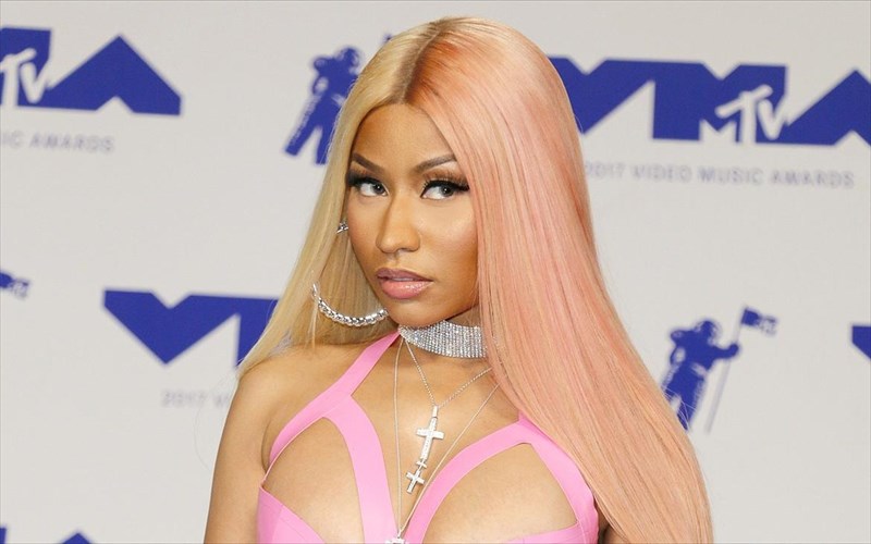 i-nicki-minaj-etoimazetai-na-spasei-rekor-poliseon