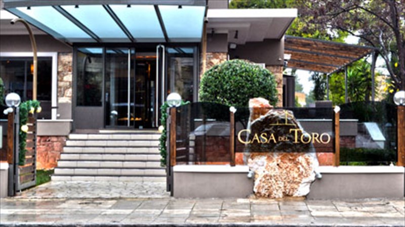 casa-del-toro-sto-spiti-tou-taurou-gia-authentiki-kreatofagia