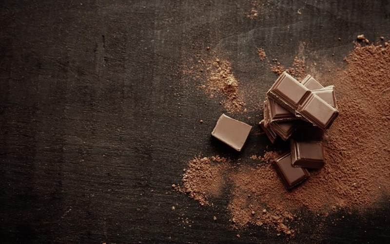 ta-ofeli-tis-sokolatas-kai-mia-suntagi-gia-sokolatopita