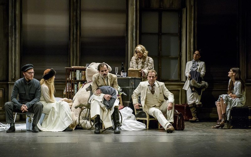 kritiki-eidame-ton-bussinokipo-tou-anton-tsexof