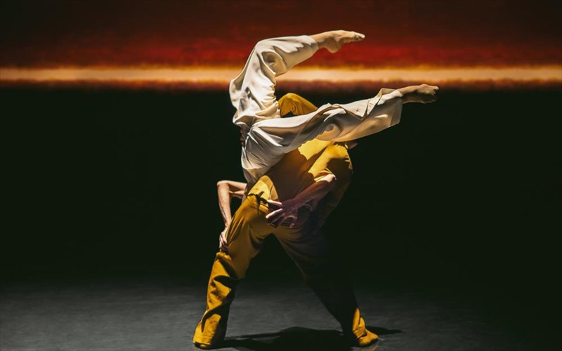 to-nederlands-dans-theater-ksana-sto-megaro