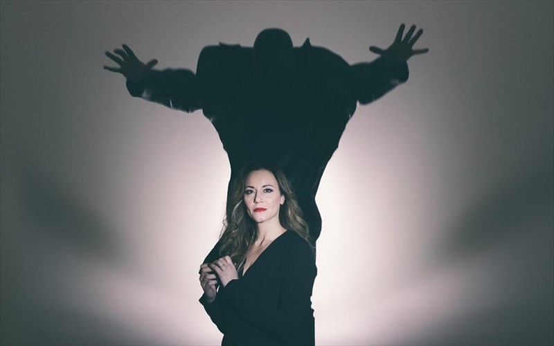 i-enta-gkampler-ginetai-opera-stin-enallaktiki-skini-tis-els