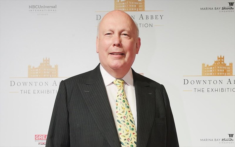 nea-tileoptiki-seira-epoxis-apo-ton-dimiourgo-tou-purgou-tou-ntaounton