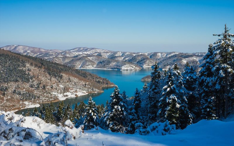 i-pagomeni-xeimoniatiki-ellada-se-deka-fotografies