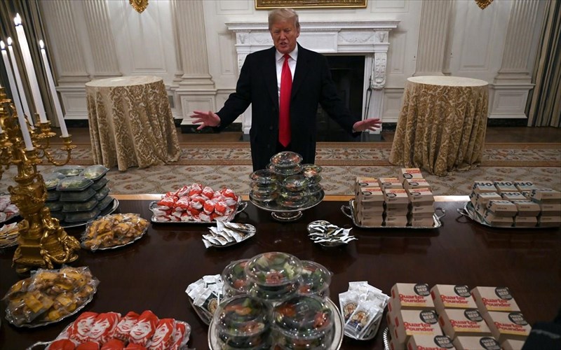 proin-senariografos-ton-simpsons-analuei-to-loukoulleio-geuma-tou-donald-trump