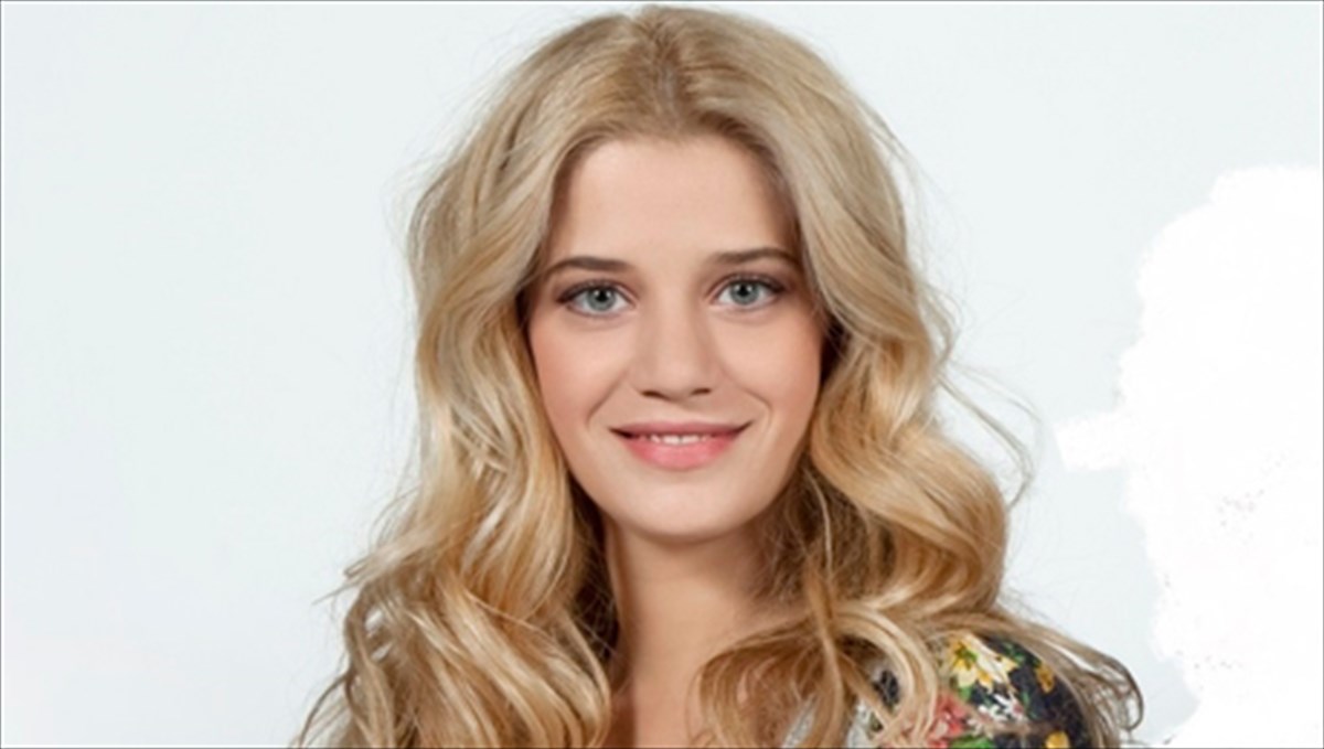 tzeni-theona-thelei-polu-tharros-na-analogistei-kaneis-tin-atomiki-tou-euthuni