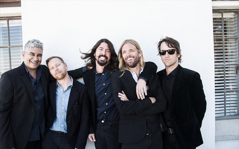 oi-foo-fighters-metamorfonontai-gia-to-super-bowl
