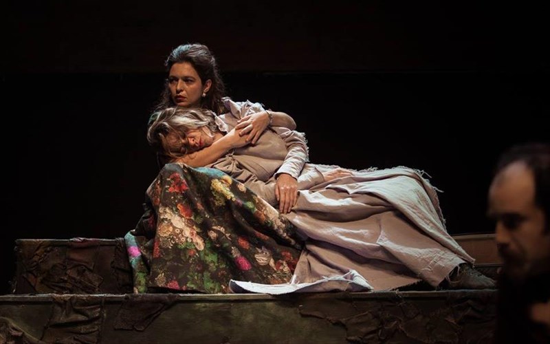 o-giannos-perlegkas-ntunei-tous-gumnous-sto-karolos-koun