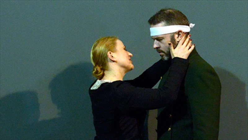 kritiki-theatrouto-penthos-tairiazei-stin-ilektra