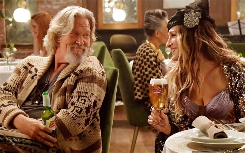 o-dude-kai-i-carrie-bradshaw-to-gurisan-se-mpura-gia-kalo-skopo-carrie-bradshaw-to-gurisan-se-mpura-gia-kalo-skopo