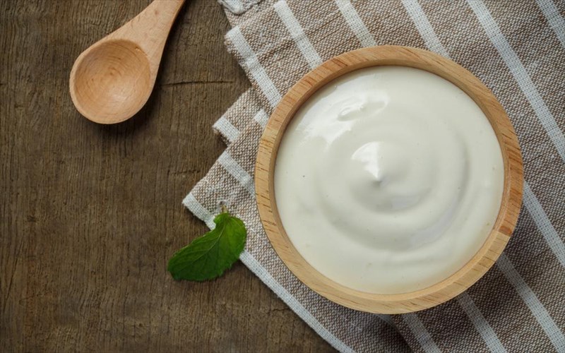 ftiakste-therapeutikes-maskes-prosopou-me-giaourti