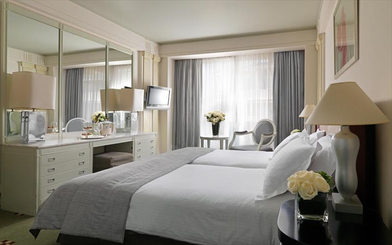 giortaste-ton-agio-balentino-se-eksi-ksenodoxeia-tis-athinas