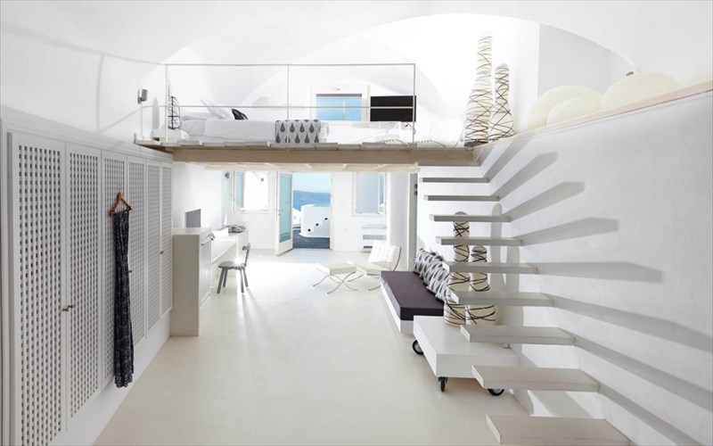 i-eikoniki-pragmatikotita-mpainei-kai-sta-ksenodoxeia