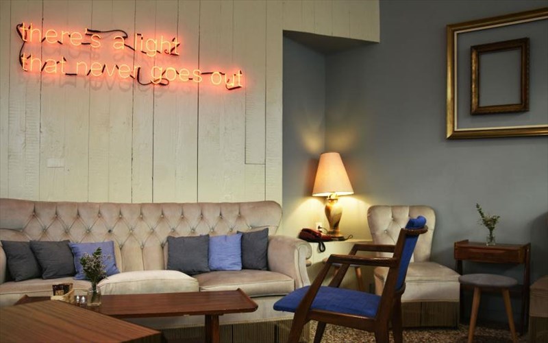 zoume-ton-megalo-erota-parea-me-prosopikotites-tis-polis-sto-rudu-bar