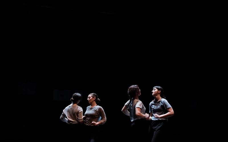 breaking-art-ii-14-neoi-dimiourgoi-epi-skinis-megarou