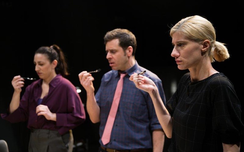 mugofaes-to-theatro-tou-neou-kosmou-filoksenei-tin-triti-diatrofiki-epanastasi