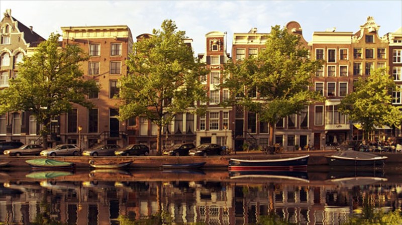 amsterntam-i-poli-pou-arneitai-na-enilikiothei