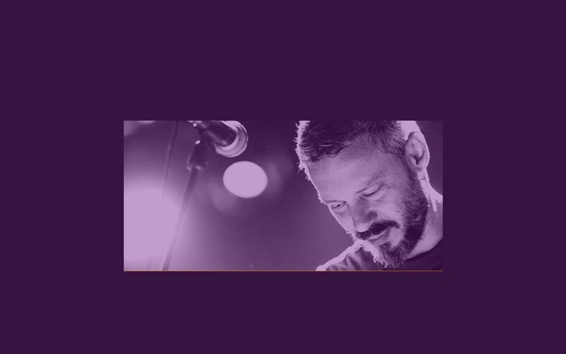 o-alkinoos-ioannidis-anebainei-monos-sti-skini-tou-gazarte