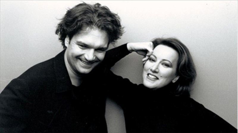 orxistrikes-mousikes-kai-tragoudia-apo-to-guali-kai-to-pani-sto-passport