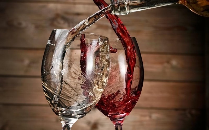 i-thessaloniki-gemizei-krasi