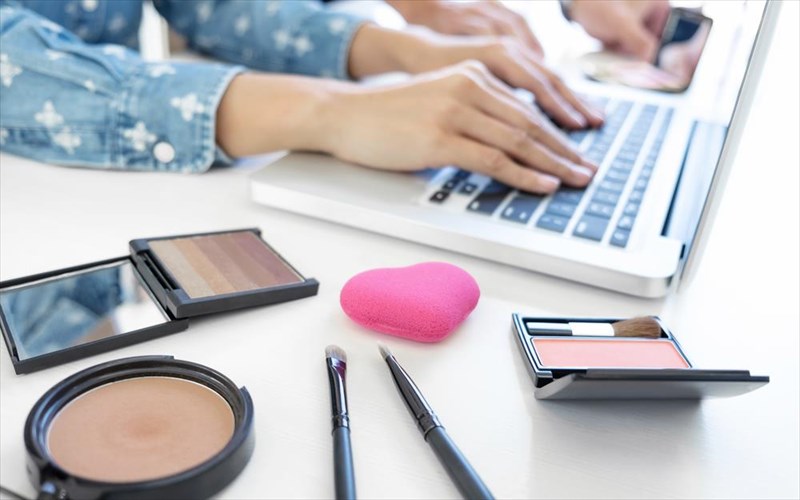 3-korufaies-beauty-editors-apokaluptoun-oti-den-kserate-gia-tis-therapeies-antigiransis-korufaies-beauty-editors-apokaluptoun-oti-den-kserate-gia-tis-therapeies-antigiransis