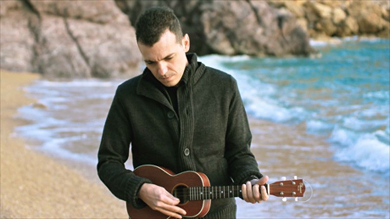 o-manolis-famellos-epistrefei-ston-stauro-tou-notou