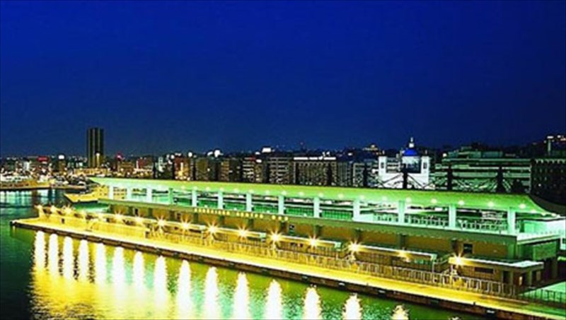 mnimeia-xaraktiristikan-ktiria-sto-limani-tou-peiraia