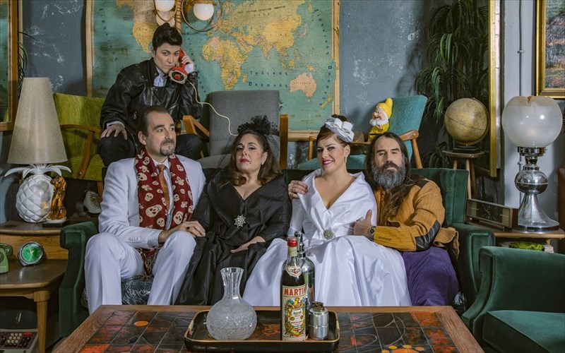 oi-gamoi-tou-figkaro-epistrefoun-stin-ethniki-luriki-skini