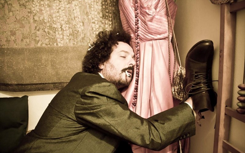 mia-italiki-nuxta-stin-kupseli