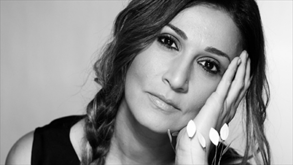 i-eleni-peta-mageuei-me-ti-foni-tis-ton-iano