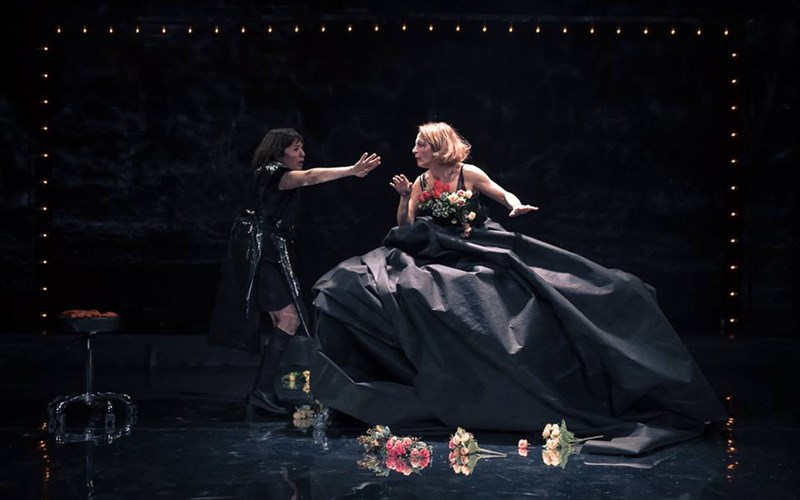 oi-doules-epistrefoun-sto-ypogeio-tou-texnis