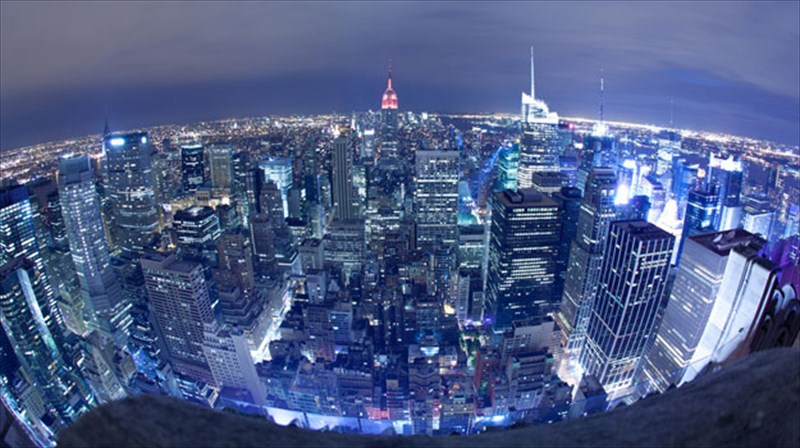 to-fantasma-tis-operas-me-ti-liz-mccartney