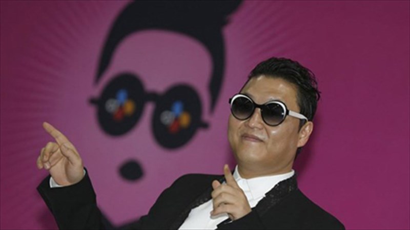 saronei-to-neo-tragoudi-tou-notiokoreati-raper-psy