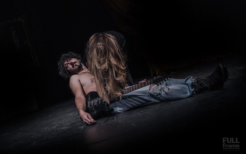 i-zoi-tou-paulou-sidiropoulou-empneei-ti-theatriki-skini