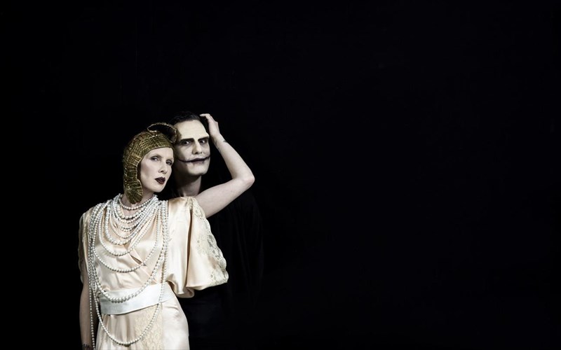 sto-theatro-rex-tha-sunantiseis-ton-anthropo-pou-gela