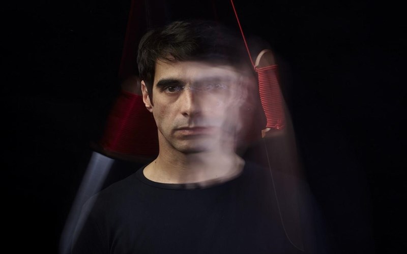 dimosthenis-ksulardistos-sundialegomaste-me-to-edo-kai-tora-tis-theatrikis-praksis