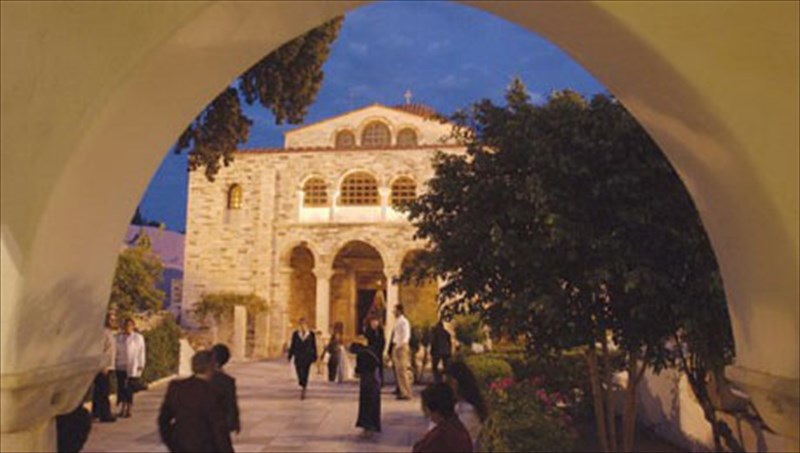 pasxa-stin-paro-katanuktiki-atmosfaira-se-aigaiopelagitiko-fonto